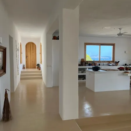 Miza Villa Mesokhórion