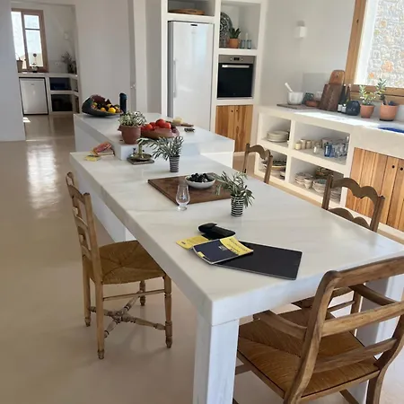 Miza Villa Mesokhórion